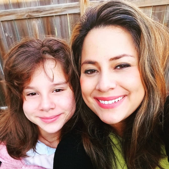 Meet your Posher, Gabriela - Picture 1 of 1